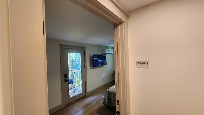 Building Photo - 1704 S Forest Dr