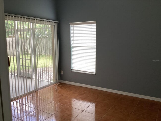 Building Photo - 572 Lancer Oak Dr