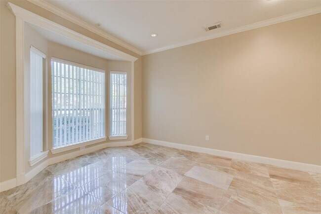 Building Photo - 14111 Edinburgh Ct