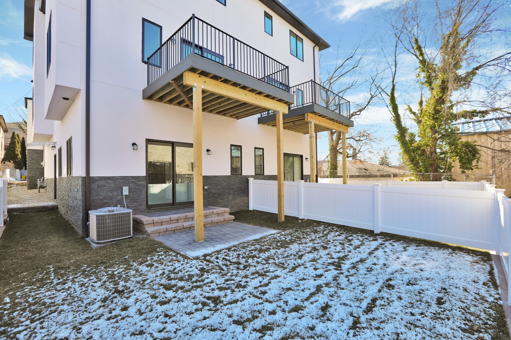 Building Photo - 463 Roff Ave