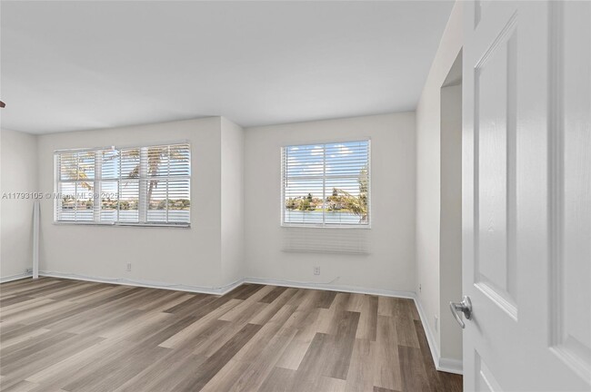Building Photo - 6402 Buena Vista Dr