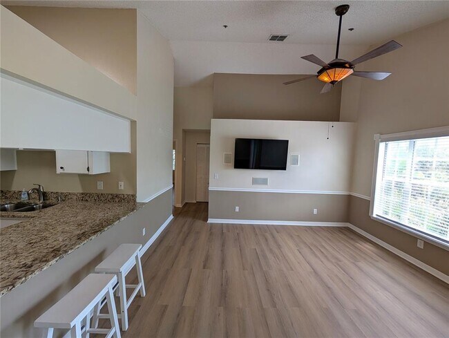 Building Photo - 3002 W Cleveland St