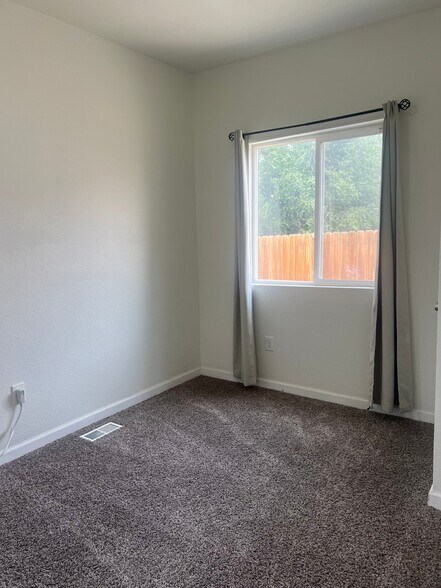 Building Photo - 744 E Costilla St