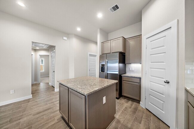 Building Photo - 3327 Tilley Dr