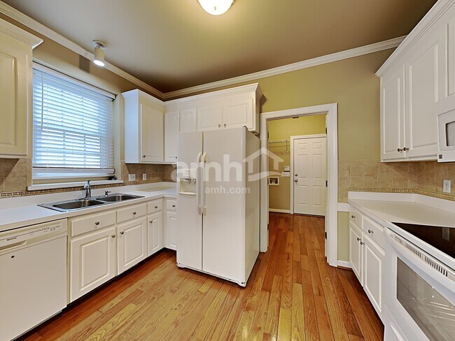 Building Photo - 1100 Secotan Pl