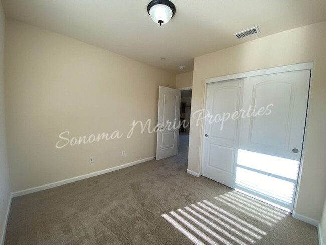 Building Photo - ~ Country Home ~ 2 Bedrooms & 2 Full Bathr...