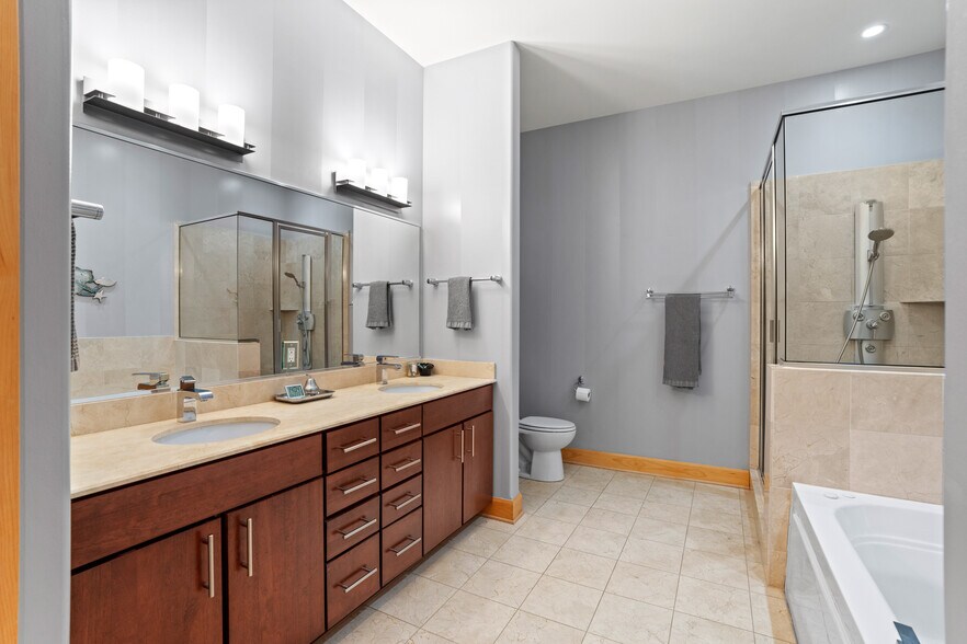 Primary Bathroom - 1111 N Marshall St