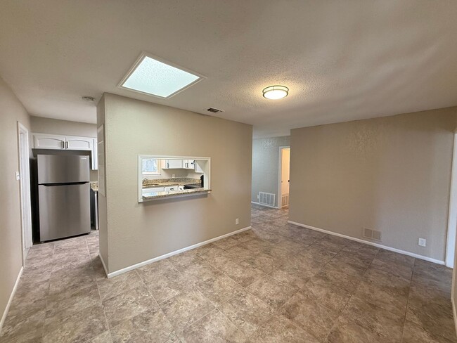 Building Photo - Newly Renovated 3bd 2ba in Prime Location