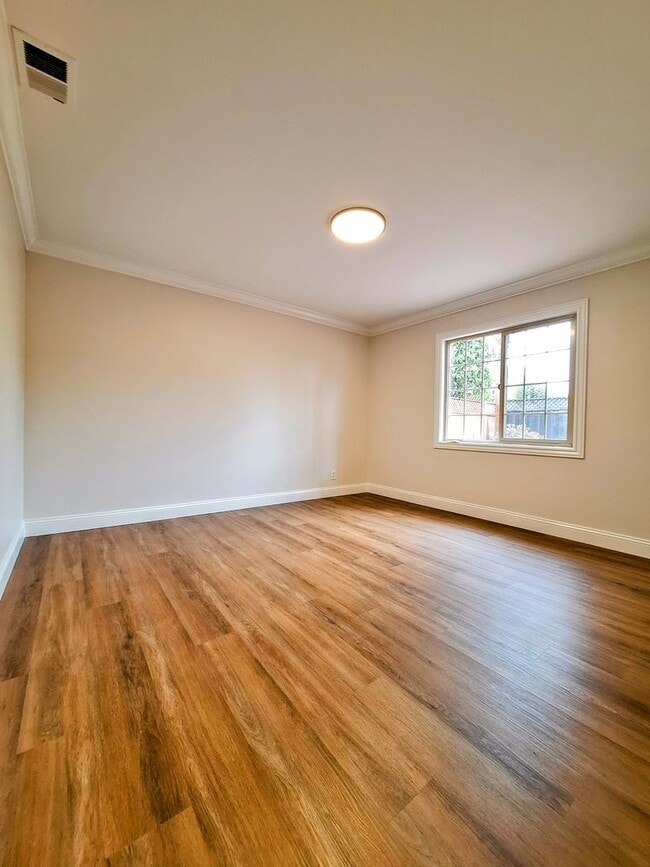 Building Photo - Beautiful Single Story House w/Low Mainten...