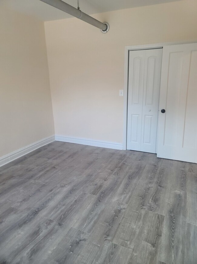 Building Photo - 4426 N St Louis Ave