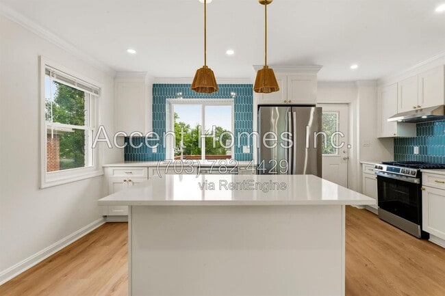 Building Photo - 2310 Riverview Terrace