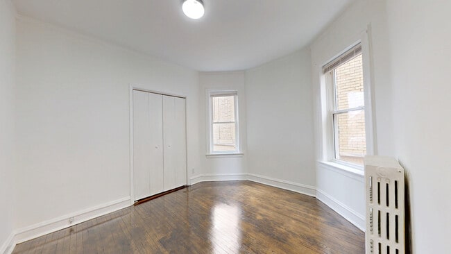 Building Photo - 6738 N Rockwell St