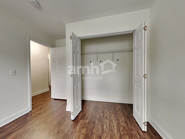 Building Photo - 2904 John Cabot Dr