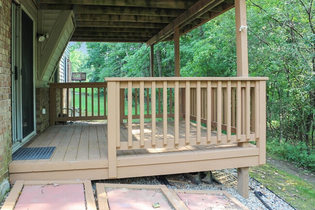Building Photo - 41589 Sleepy Hollow Dr