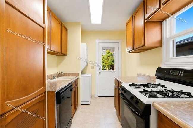 Building Photo - Charming 1-Bedroom Home in Portsmouth with A/C, Fenced Yard & Off-Street Parking