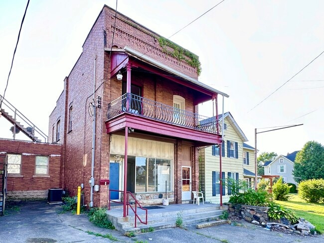 Building Photo - 1326 E Washington St