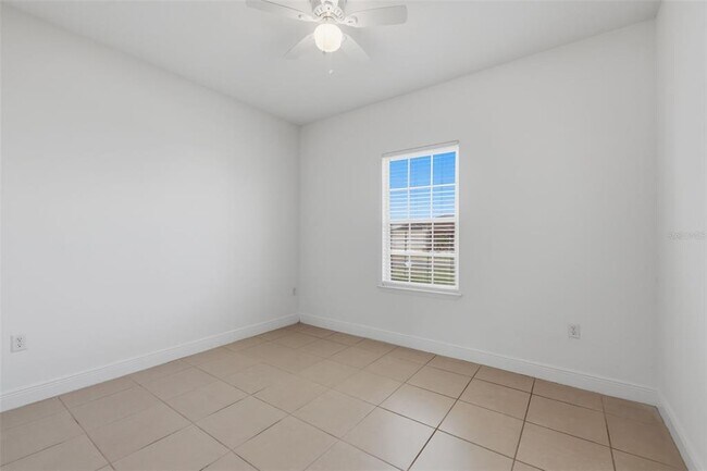Building Photo - 304 Begonia Ct