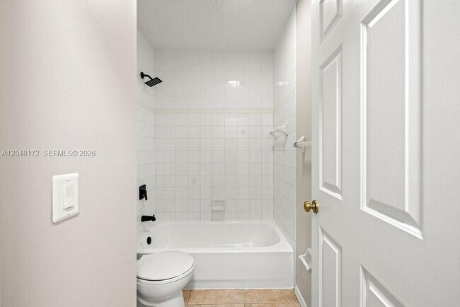 Building Photo - 1542 N Lawnwood Cir