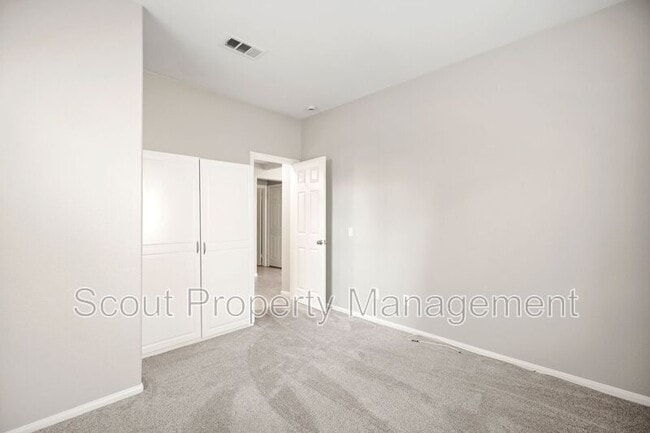 Building Photo - 44704 Mumm St