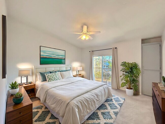 Building Photo - Beautiful 3BD/2.5BA W/ Attached Garage and In-Unit Laundry in Pacific Beach!