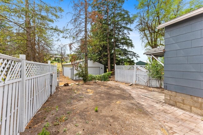 Building Photo - Dishman Area Home with Shop!