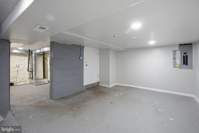 Building Photo - 26 Post Office Ave