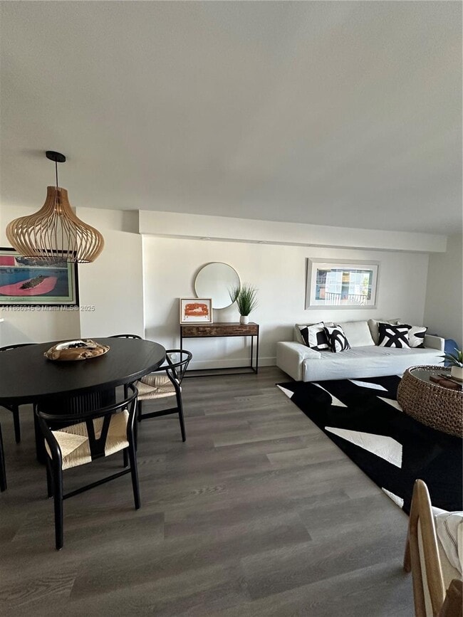 Building Photo - 2625 Collins Ave