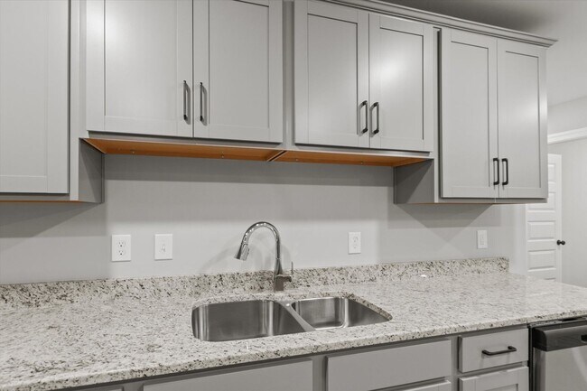Building Photo - "Brand-New Townhome Awaits!"