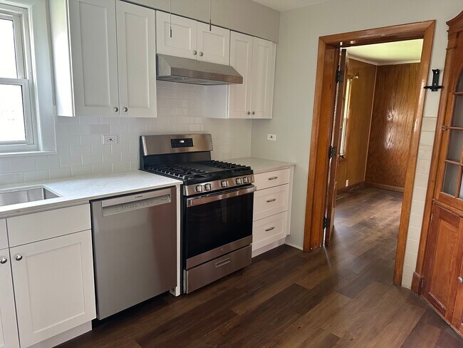 Building Photo - 8021 S Coles Ave