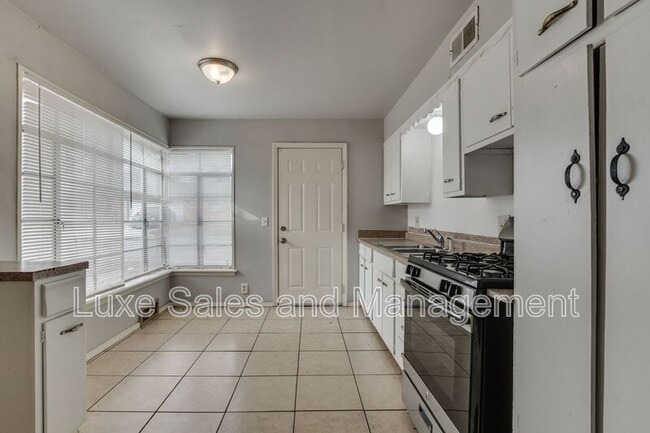 Building Photo - 236 NW 85th St