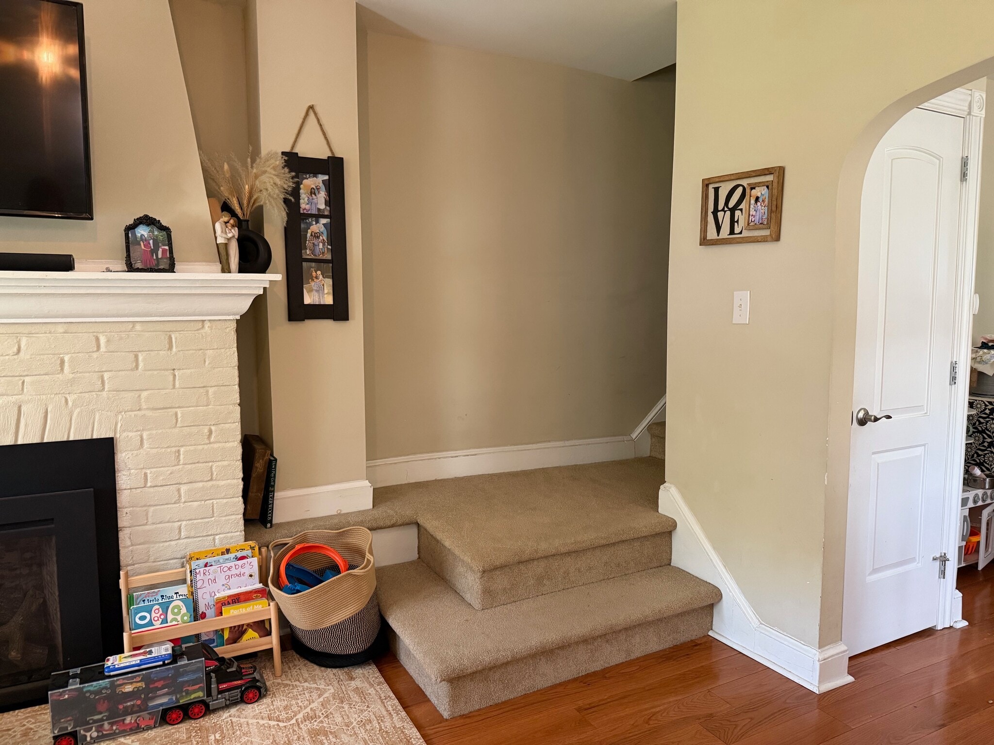 large wide stairs with landing - 130 Simpson Rd