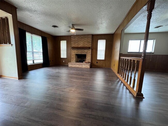 Building Photo - 402 Cottonwood St