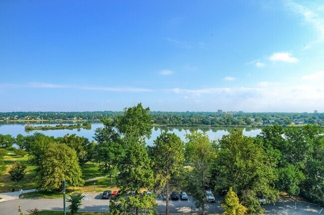 Building Photo - Two Bedroom Penthouse in Denver