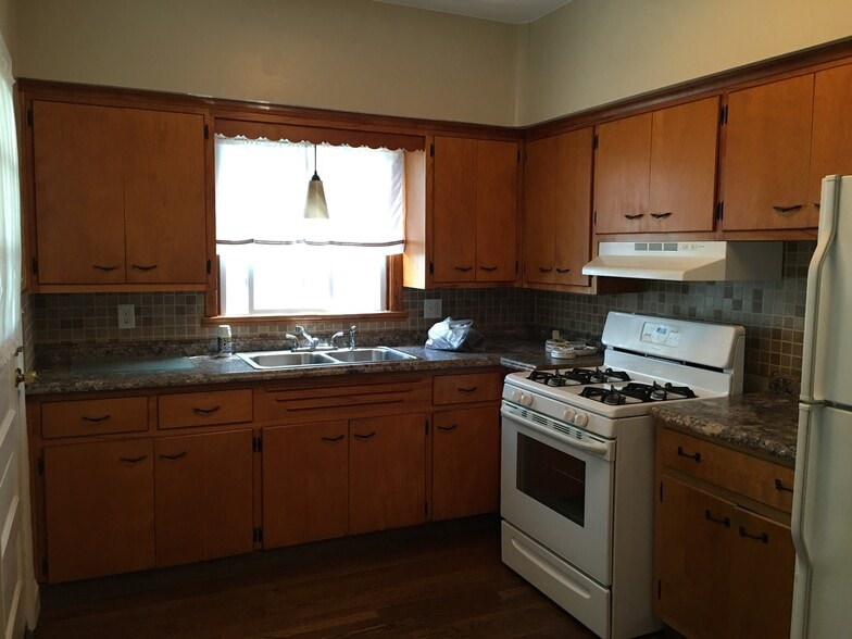 Building Photo - 42 Bennett Ave