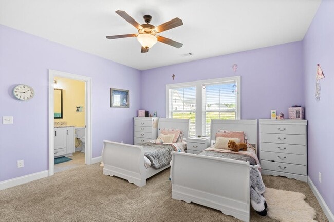 Building Photo - 3067 Rosewood Dr