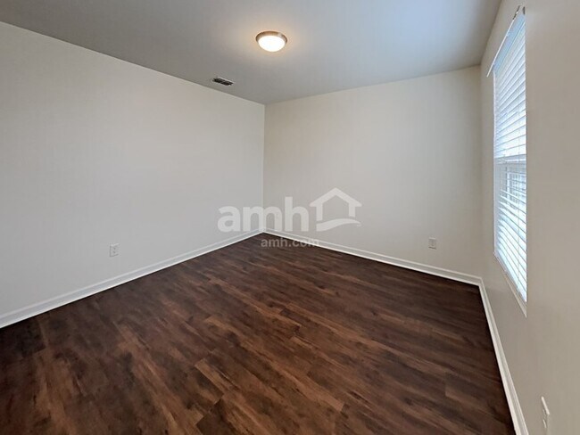 Building Photo - 3321 Milkweed Dr