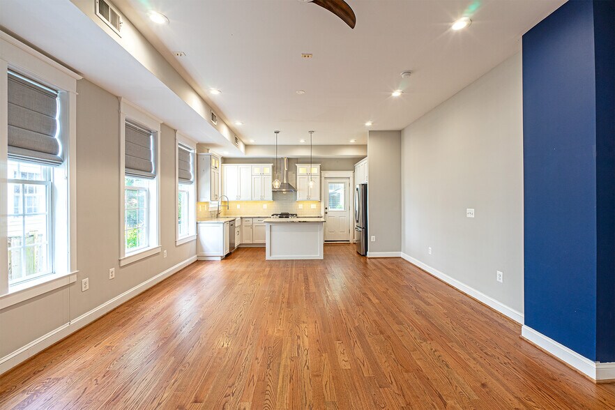 Building Photo - 10 E Reed Ave
