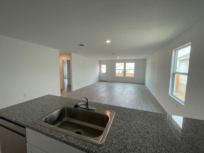 Building Photo - For Rent: Modern 3 Bed | 2 Bath | 2-Car Garage Home in Mission del Lago Community