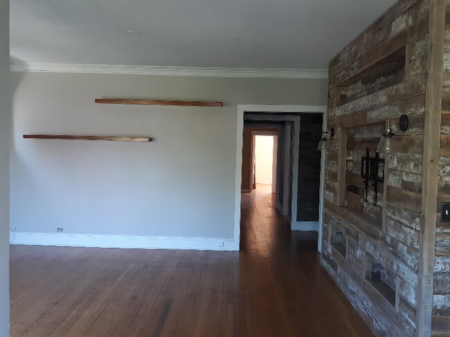 Building Photo - 6642 N Ashland Ave