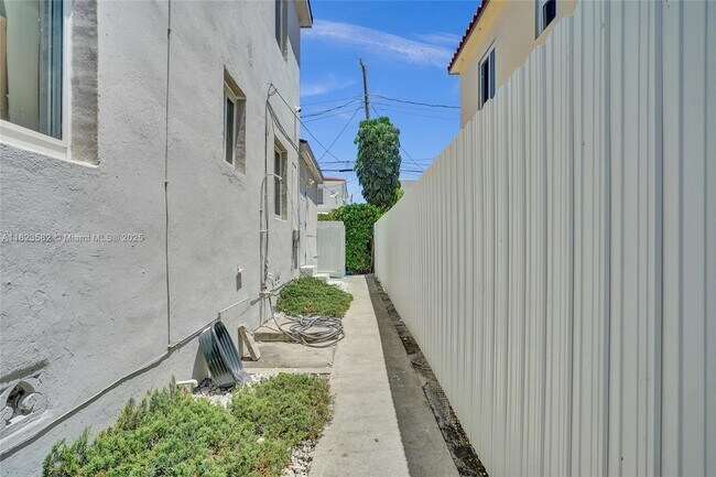 Building Photo - 655 85th St