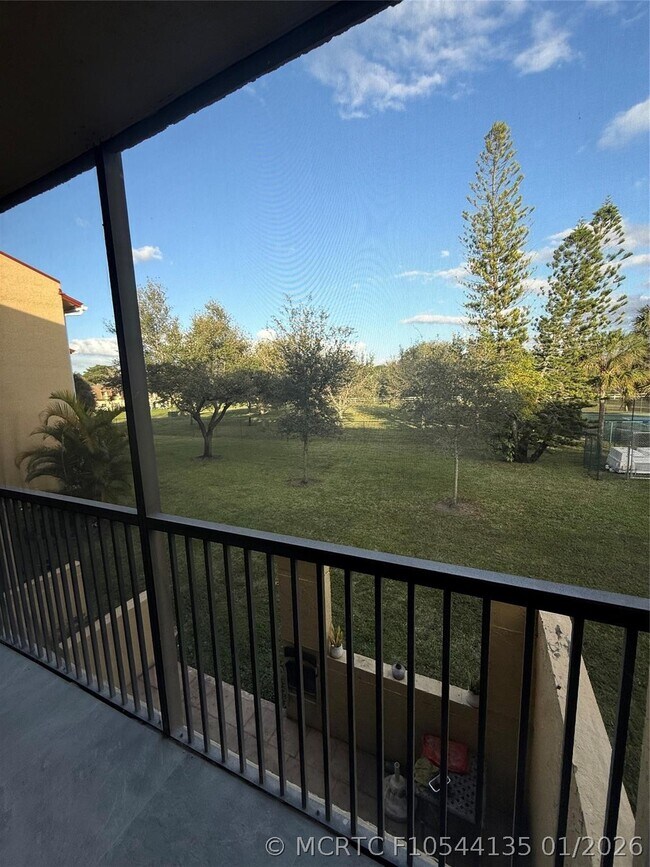 Building Photo - 2075 Coral Ridge Dr