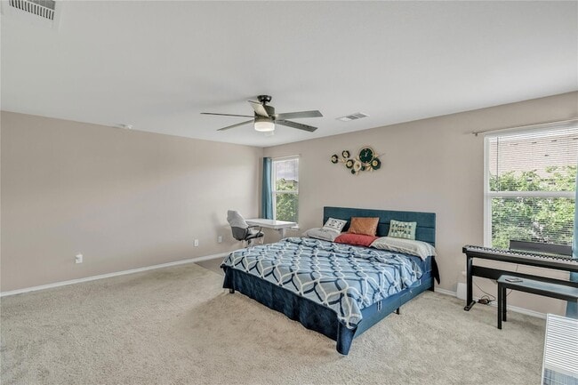 Building Photo - 520 Ayinger Ln