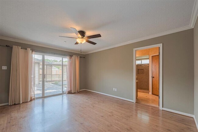 Building Photo - 14911 Sun Harbor Dr
