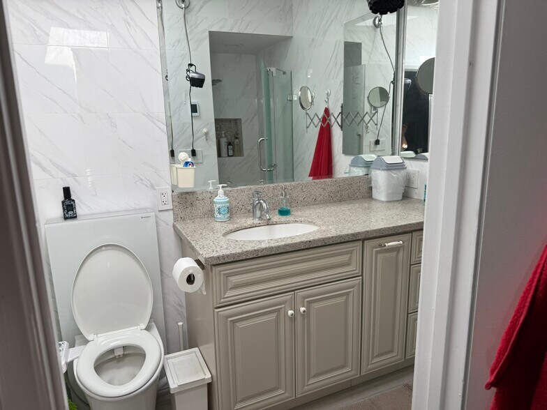 Master Bedroom - 3647 Keystone Ave