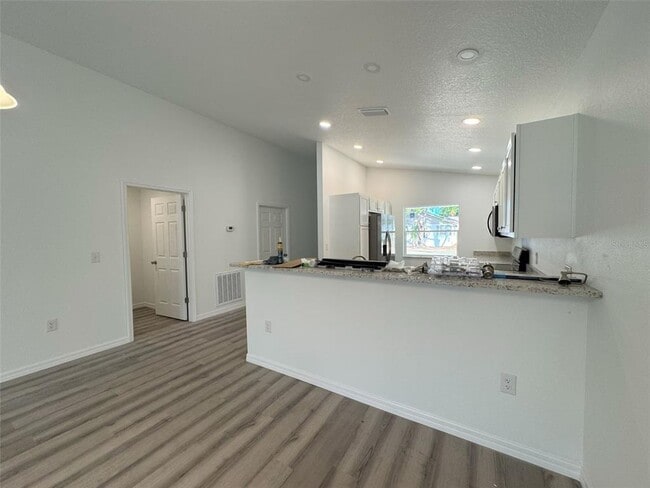 Building Photo - 8850 E Ogden Ln