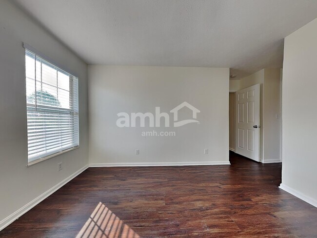 Building Photo - 1048 Reveres Run