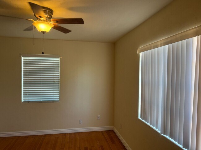 Building Photo - 902 S Fremont Ave