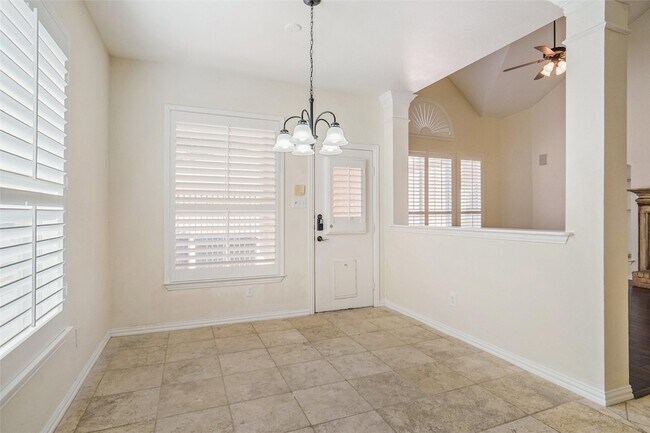 Building Photo - 719 Bryson Way