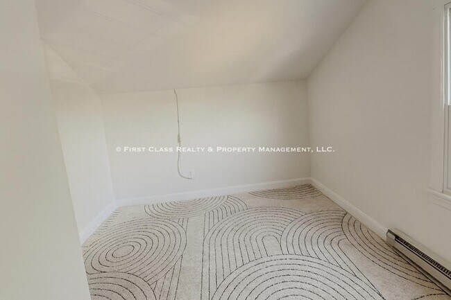 Building Photo - 2026 Ashley Rd