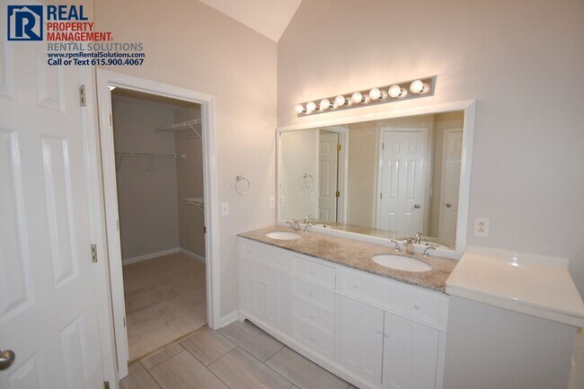 Building Photo - Gorgeous all-brick 4BD/2.5BA+Bonus room! Attached garage, bonus room AND loft!